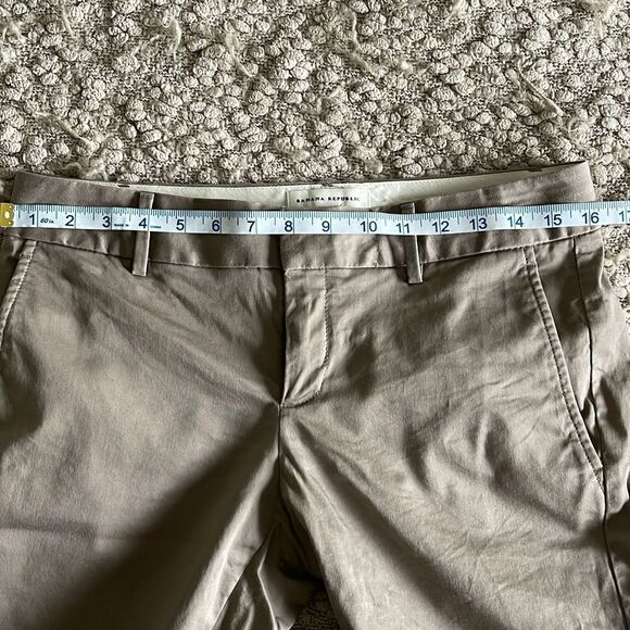 Women’s Banana Republic Bermuda Short. Taupe/Tan Size 4 - Picture 7 of 8